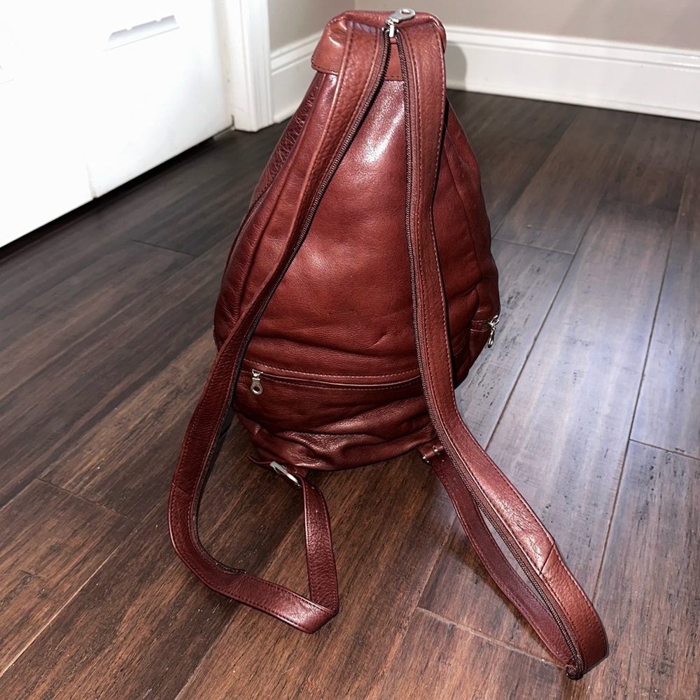 VINTAGE 90’s Paul and Taylor Brown Leather Large Sling Backpack Unisex - Picture 10 of 15